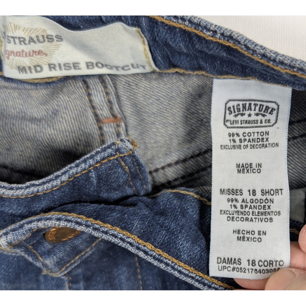 Levi Strauss Women's Signature Mid‑Rise Bootcut Jeans 37 Short Blue Stretch - Picture 4 of 11